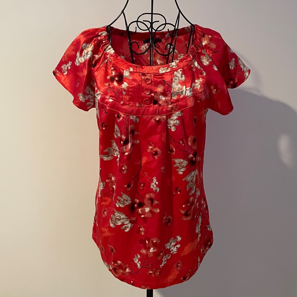 Apt. 9 Red Floral Blouse Satin-like finish Short Sleeve size M